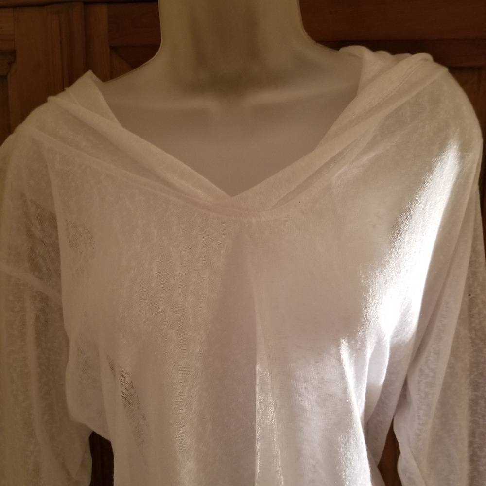 NWT. Womens hoodie top.
